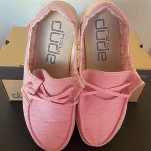 Women’s like new Hey Dudes Pink